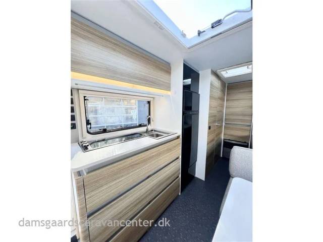 2019 - Adria Altea 552 PK   Køjer-Dobbeltseng-Mover-Posemarkise