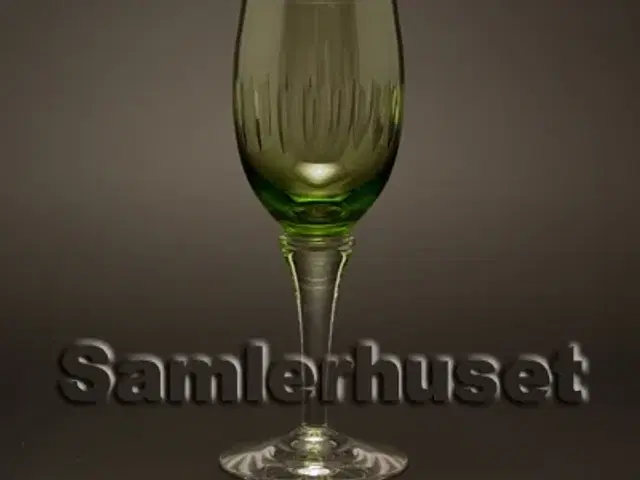 Leonora Hvidvinsglas, grøn. H:150 mm.
