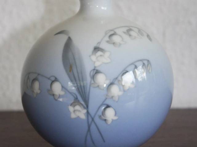 Vase m. liljekonval fra Bing og Grøndahl