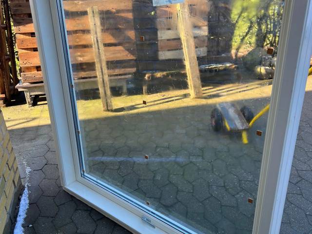 Ældre med Nyt Top vende vindue  i træ